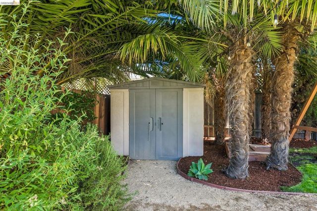 758 61St St, Oakland, CA 94609
