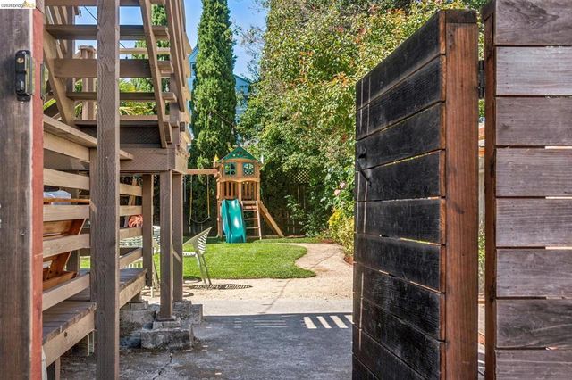 758 61St St, Oakland, CA 94609