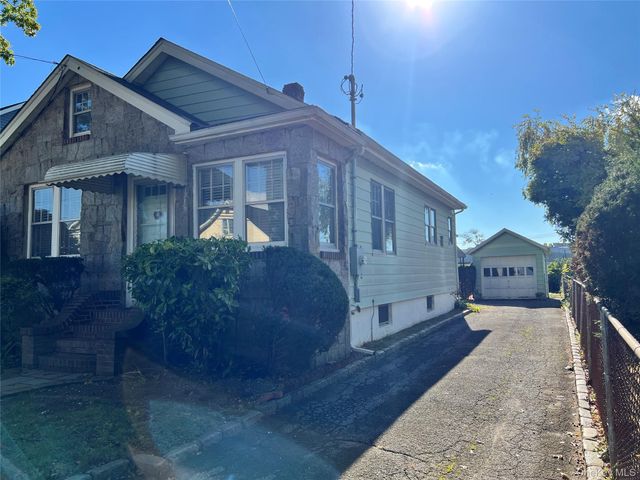 40 Lafayette Avenue, Westbury, NY 11590