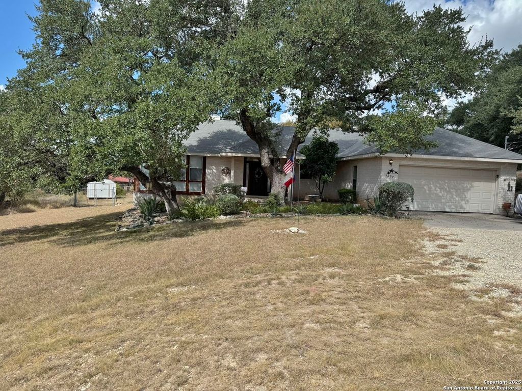 1207 Grand Pass, Canyon Lake, TX 78133