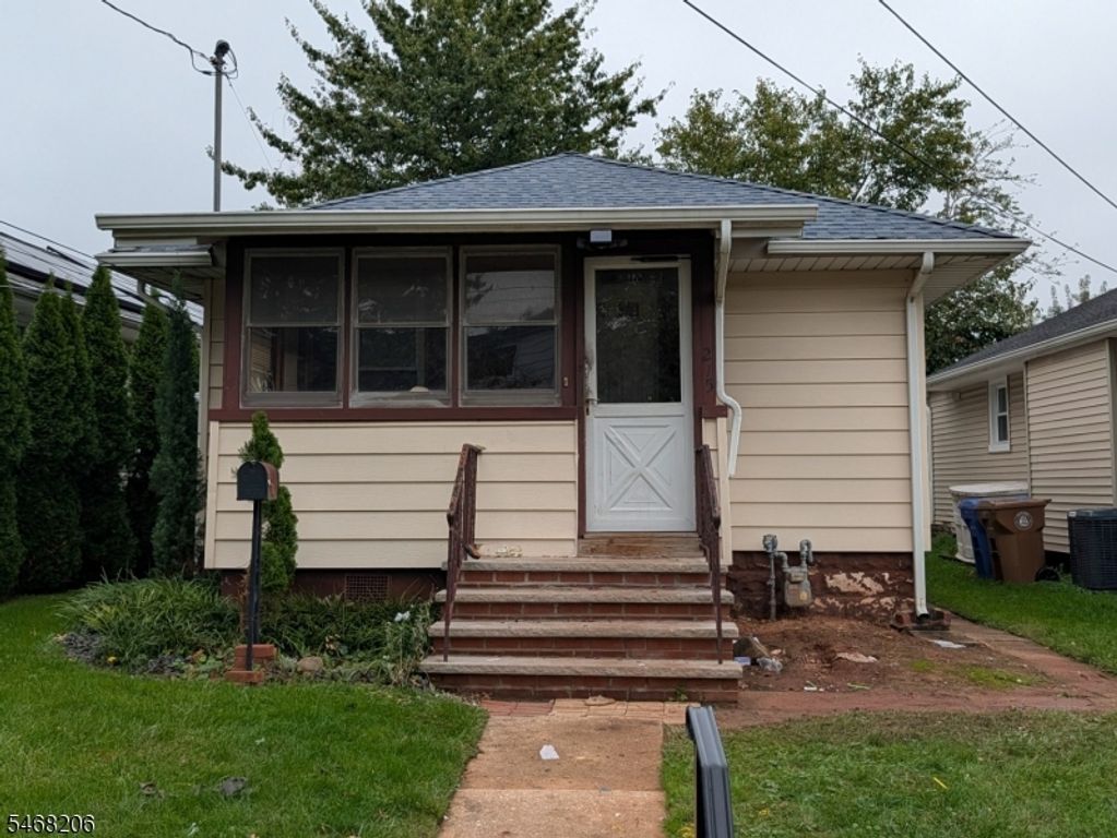 215 Madison St, Linden City, NJ 07036 — exterior