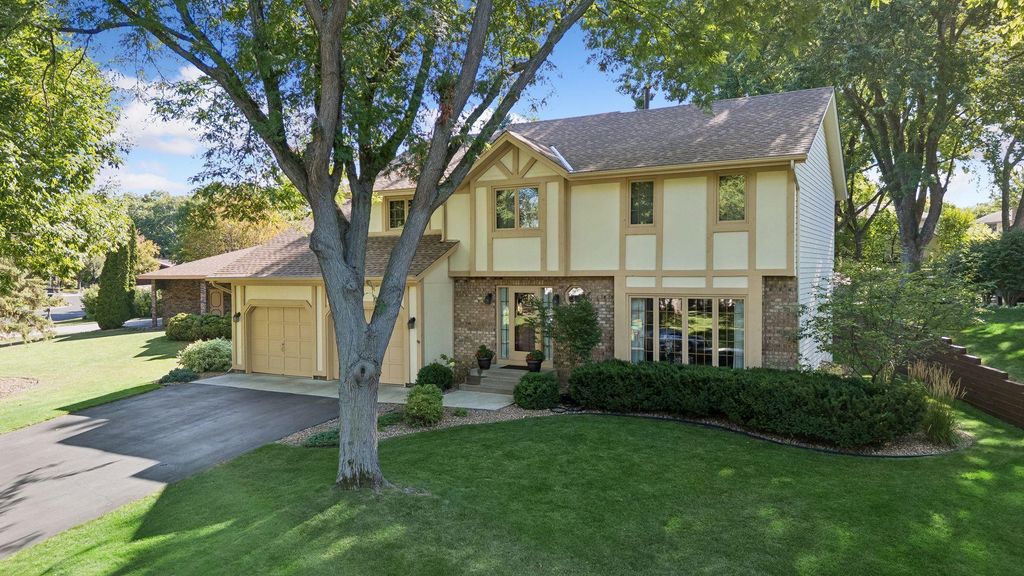 10001 Chowen Avenue S, Bloomington, MN 55431 — exterior