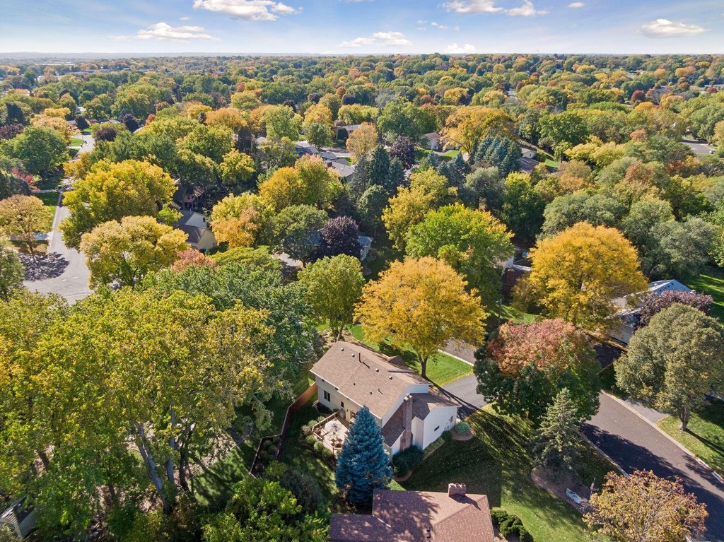 10001 Chowen Avenue S, Bloomington, MN 55431 — photo 3