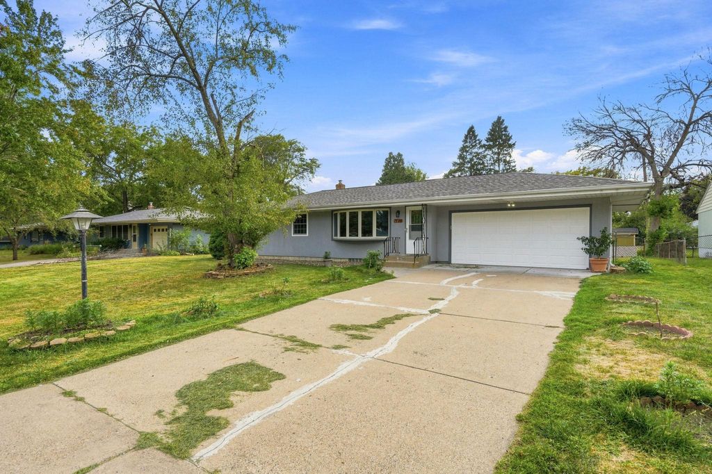 2795 Farrington Street, Roseville, MN 55113 — photo 2