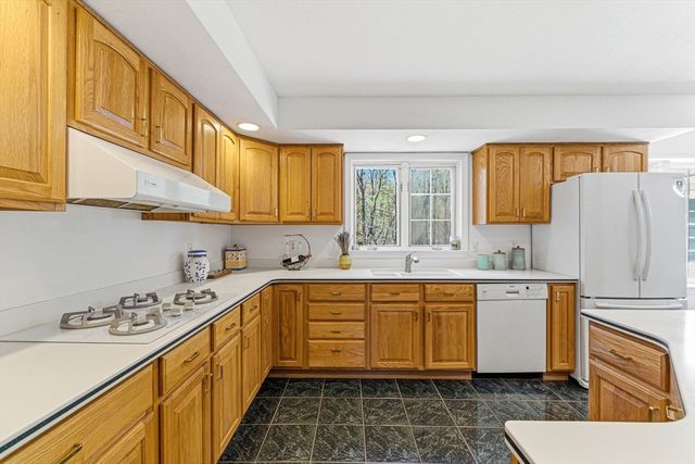 5 Parmley Dr, Acton, MA 01720