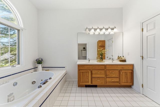 5 Parmley Dr, Acton, MA 01720