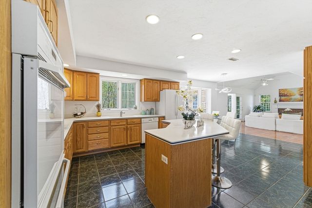 5 Parmley Dr, Acton, MA 01720
