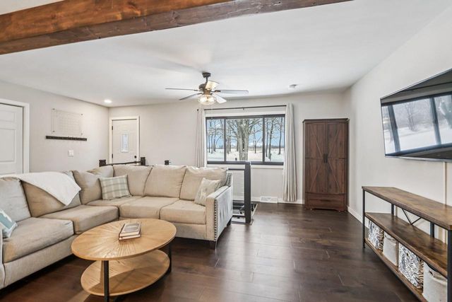 402 Schwantz Road, Pardeeville, WI 53954