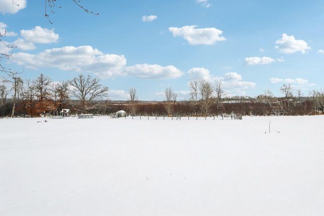 402 Schwantz Road, Pardeeville, WI 53954