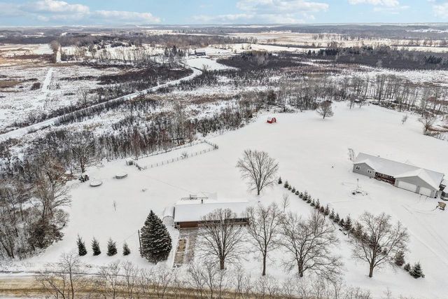 402 Schwantz Road, Pardeeville, WI 53954