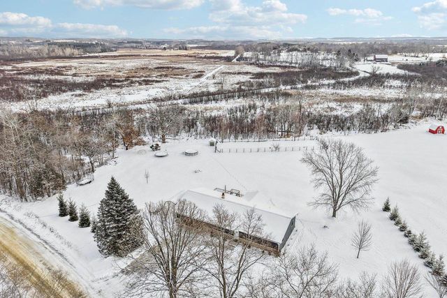 402 Schwantz Road, Pardeeville, WI 53954