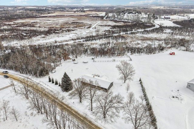 402 Schwantz Road, Pardeeville, WI 53954