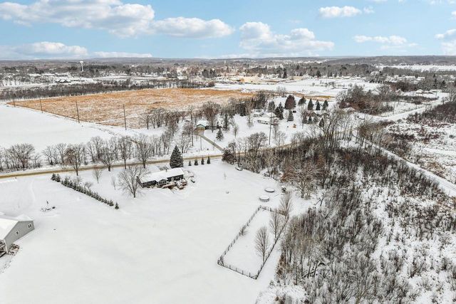 402 Schwantz Road, Pardeeville, WI 53954