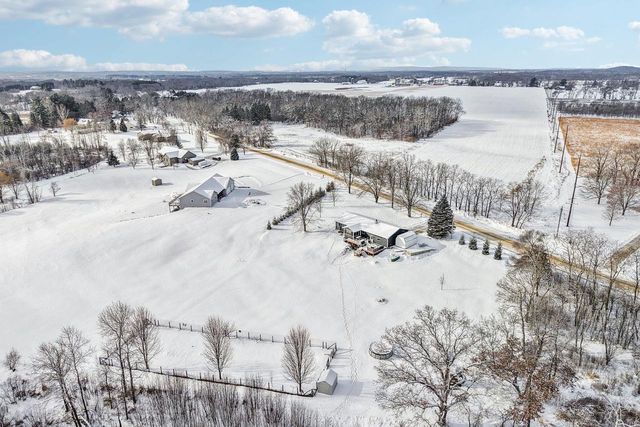 402 Schwantz Road, Pardeeville, WI 53954