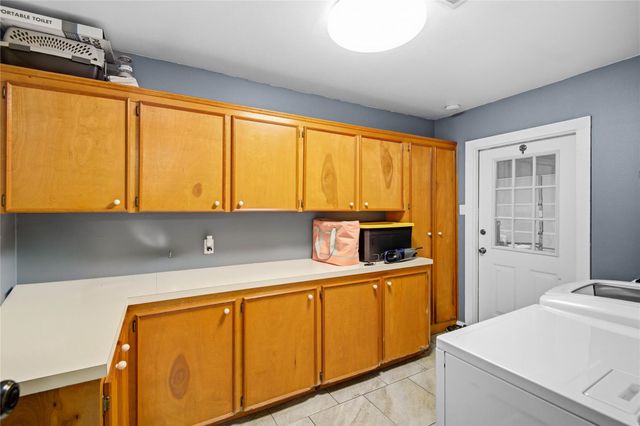 106 S Mattson Street, West Columbia, TX 77486