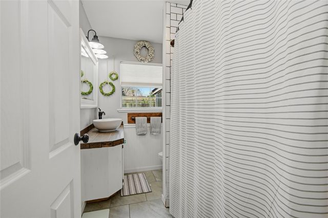 106 S Mattson Street, West Columbia, TX 77486