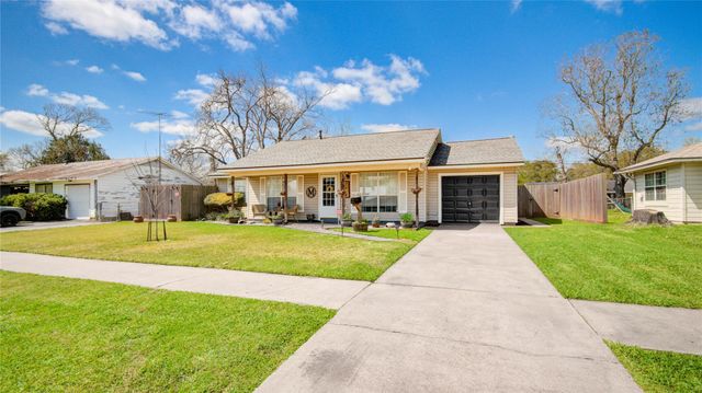 106 S Mattson Street, West Columbia, TX 77486
