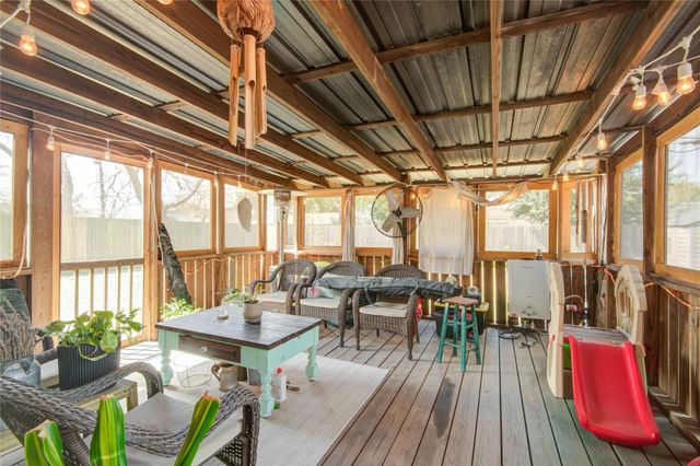 106 S Mattson Street, West Columbia, TX 77486