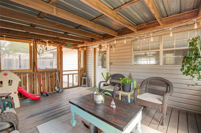 106 S Mattson Street, West Columbia, TX 77486