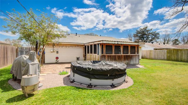 106 S Mattson Street, West Columbia, TX 77486