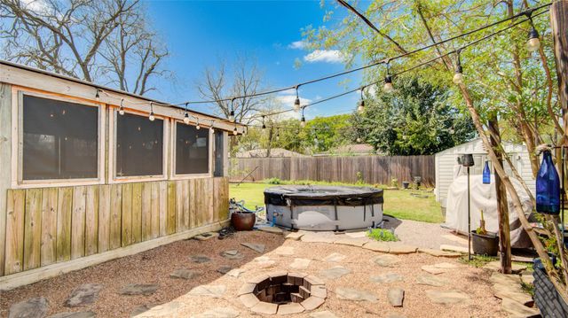 106 S Mattson Street, West Columbia, TX 77486
