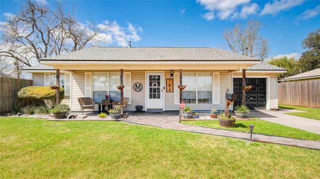 106 S Mattson Street, West Columbia, TX 77486