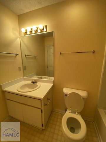 1100-8C Pineland Avenue, Hinesville, GA 31313