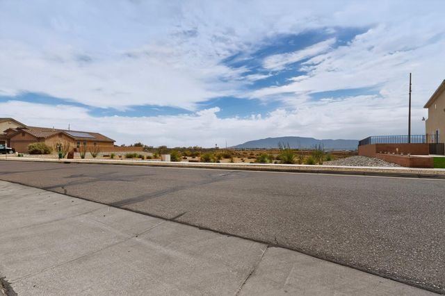 8200 Go West Road NW, Albuquerque, NM 87120