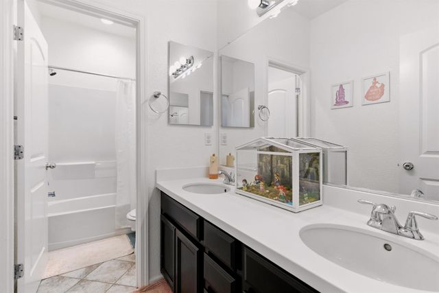 18200 Broadmoor Way, Lathrop, CA 95330