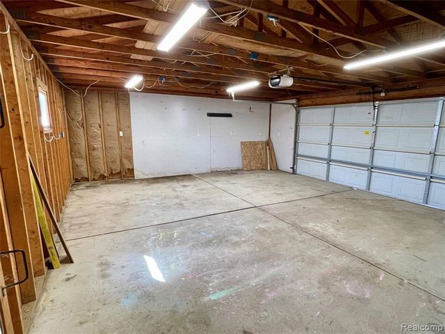 19464 Parkville Street, Livonia, MI 48152