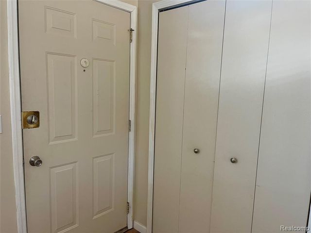 19464 Parkville Street, Livonia, MI 48152