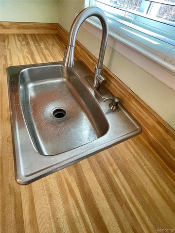 19464 Parkville Street, Livonia, MI 48152