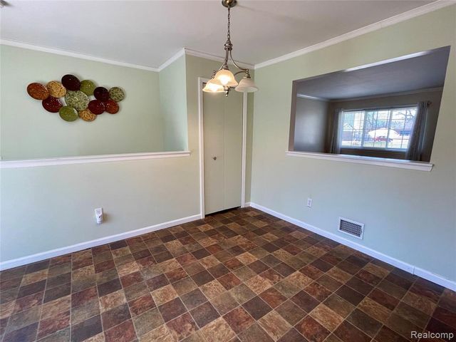 19464 Parkville Street, Livonia, MI 48152