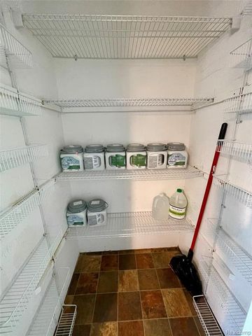 19464 Parkville Street, Livonia, MI 48152