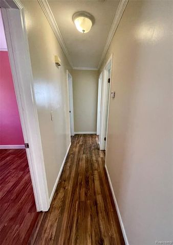 19464 Parkville Street, Livonia, MI 48152