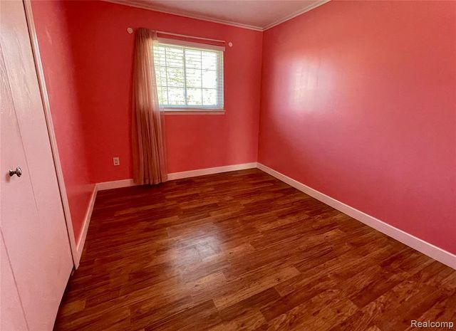 19464 Parkville Street, Livonia, MI 48152