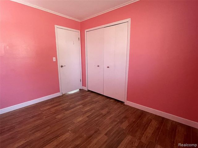 19464 Parkville Street, Livonia, MI 48152