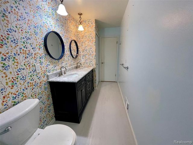 19464 Parkville Street, Livonia, MI 48152