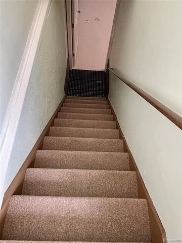 19464 Parkville Street, Livonia, MI 48152