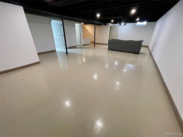 19464 Parkville Street, Livonia, MI 48152