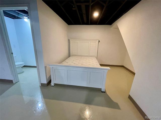 19464 Parkville Street, Livonia, MI 48152