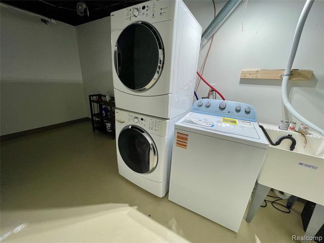 19464 Parkville Street, Livonia, MI 48152