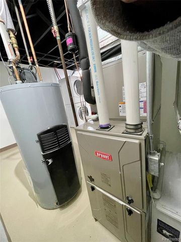 19464 Parkville Street, Livonia, MI 48152