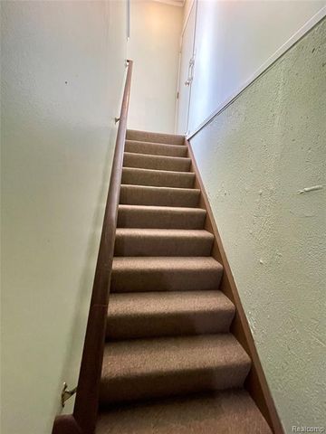 19464 Parkville Street, Livonia, MI 48152