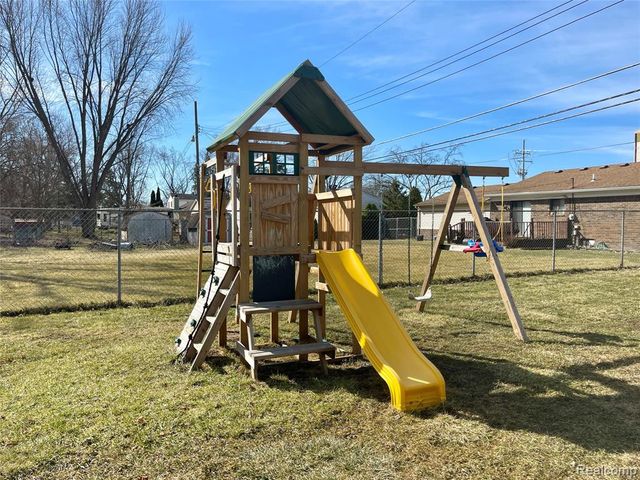 19464 Parkville Street, Livonia, MI 48152