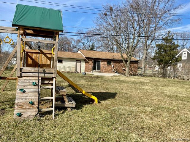 19464 Parkville Street, Livonia, MI 48152