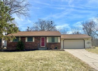 19464 Parkville Street, Livonia, MI 48152