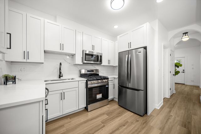 639 N Leamington Avenue, Chicago, IL 60644