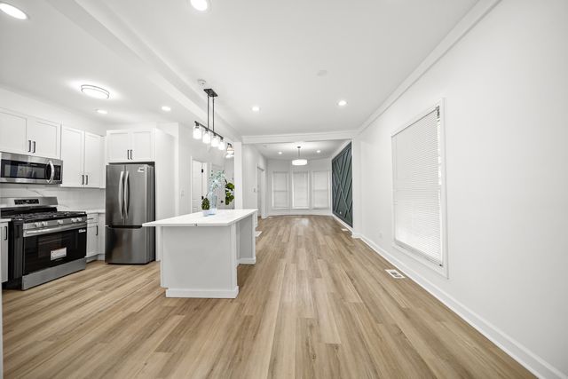639 N Leamington Avenue, Chicago, IL 60644