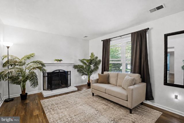2 HORSESHOE CIR, Horsham, PA 19044